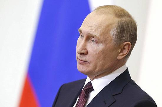 Владимир Путин - Путин предложил предусмотреть дополнительные выплаты соцработникам на период пандемии - pnp.ru - Россия