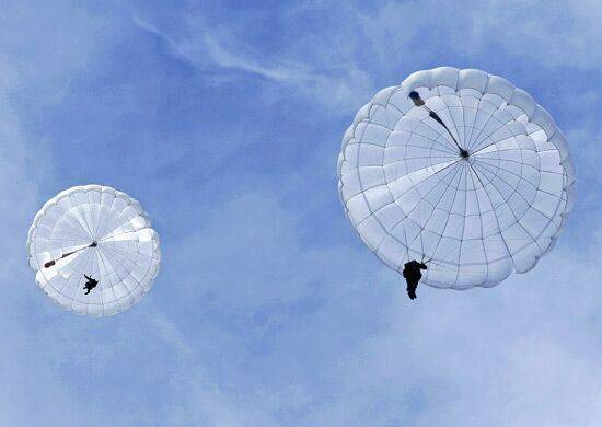 Российские десантники отработали прыжки с парашютом в Северной Осетии - politexpert.net - республика Алания