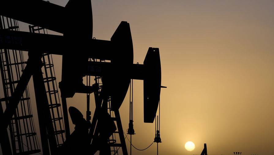 Нефть дорожает накануне вступления в силу сделки ОПЕК+ - gazeta.ru - Лондон - Нью-Йорк