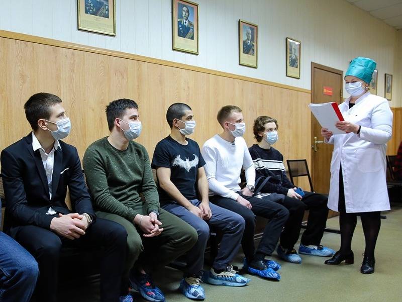За 2 дня в Минобороны сделали всего 607 тестов на коронавирус: “заболевших нет” - sobesednik.ru