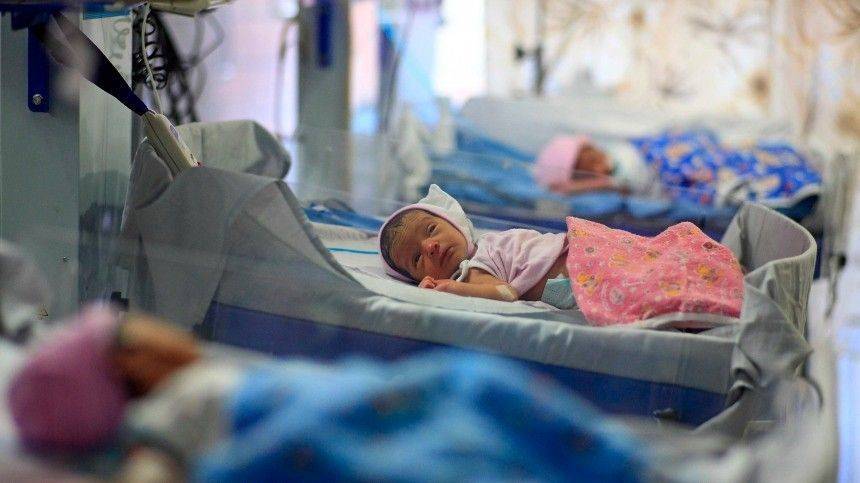 Новорожденных близнецов в Индии назвали Ковид и Корона - 5-tv.ru - Индия - Райпур