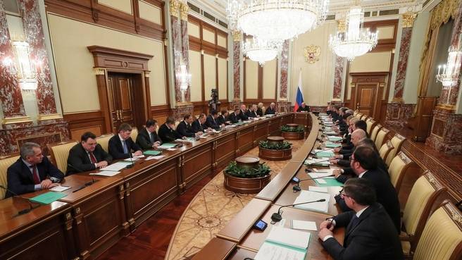 Кабмин одобрил выделение денег россиянам, которые не могут вернуться домой из-за COVID-19 - vm.ru - Россия