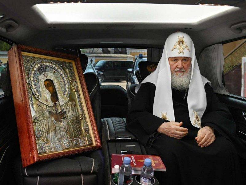 патриарх Кирилл - Патриарх проехал по МКАД с иконой и молитвой об избавлении от коронавируса - bloknot.ru - Москва - Русь