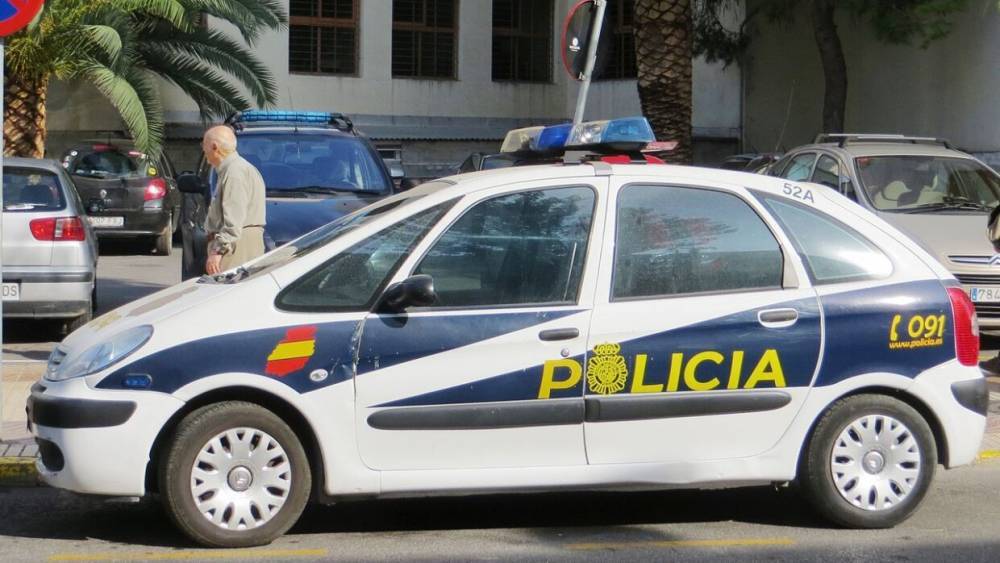 Вооруженный мечами полуголый испанец атаковал полицейских - vestirossii.com - Мадрид