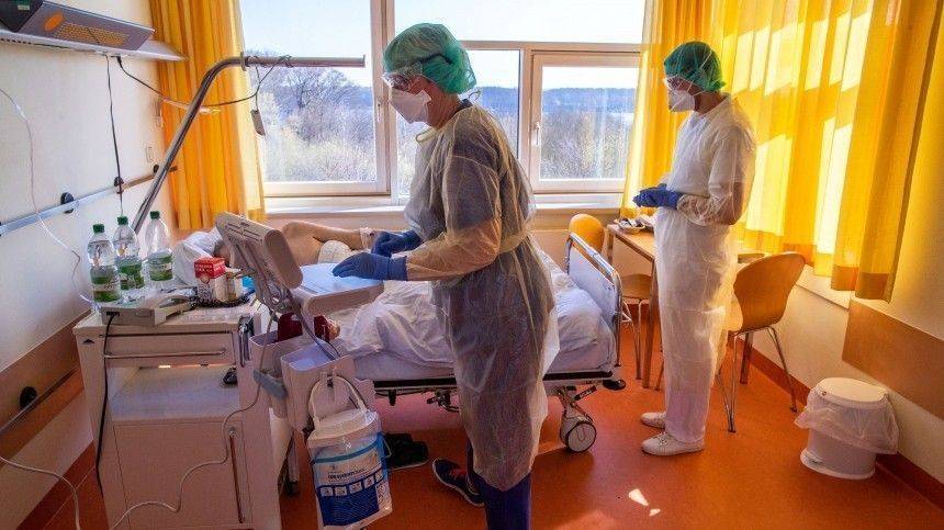 Почти в два раза сократилось число находящихся под наблюдением врачей из-за коронавируса - 5-tv.ru - Россия