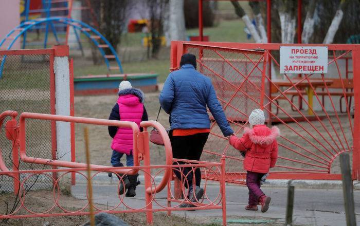 Ирина Каржова - Минобр: запрещать родителям оставлять детей дома никто не будет - sputnik.by - Минск