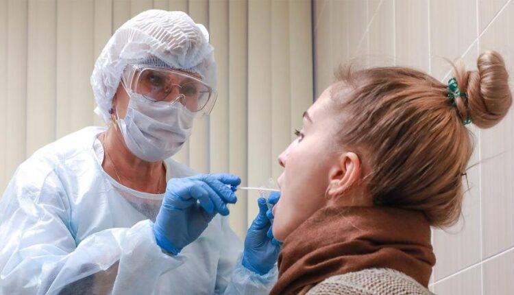 Почти половина из 434 заболевших коронавирусом в Москве младше 45 лет - newtvnews.ru - Москва