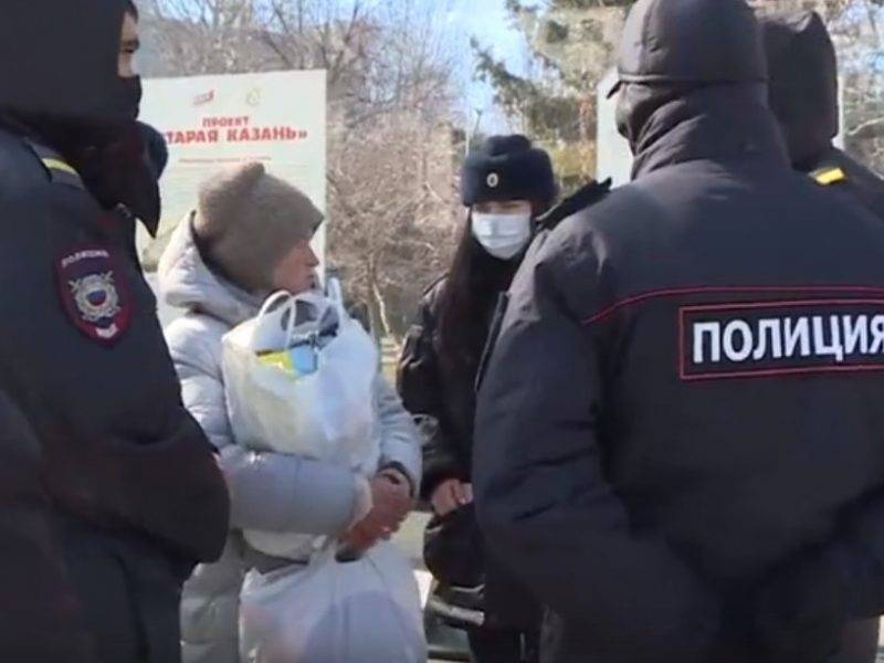 В Казани полиция задержала вышедшую за лекарствами пенсионерку - bloknot.ru - Москва - Казань