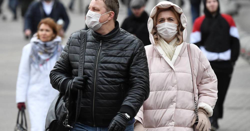 Минздрав рекомендовал работающим в карантин носить перчатки и маски - ren.tv - Россия - Минздрав