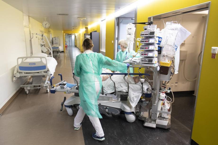 Эндрю Куомо - Почти 600 человек с коронавирусом умерли в штате Нью-Йорк за сутки - vm.ru - Usa - штат Нью-Йорк