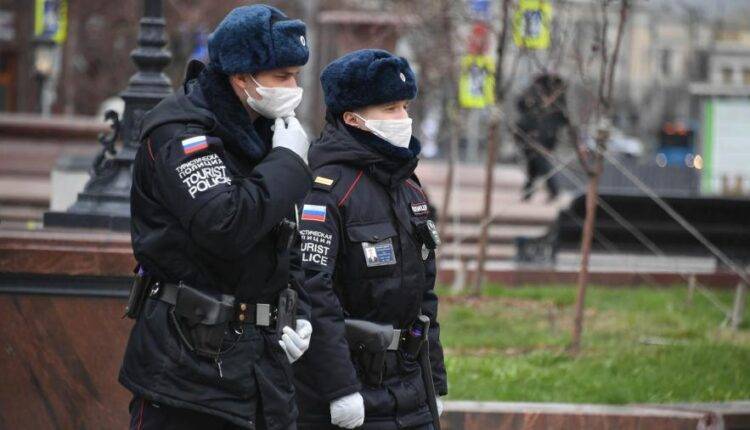 Минздрав порекомендовал кассирам и полицейским носить маски и перчатки - newtvnews.ru - Россия - Минздрав