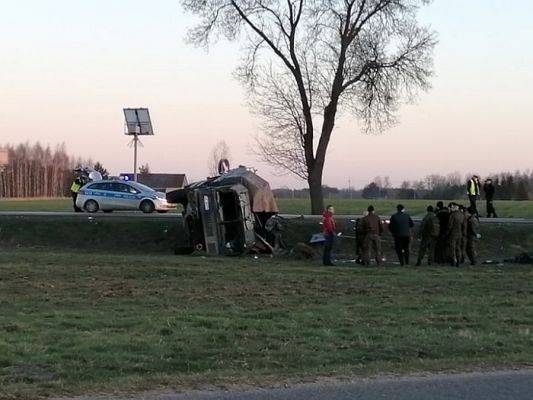 Грузовик с польскими солдатами упал в кювет, 10 человек госпитализировано - eadaily.com - Польша - Варшава