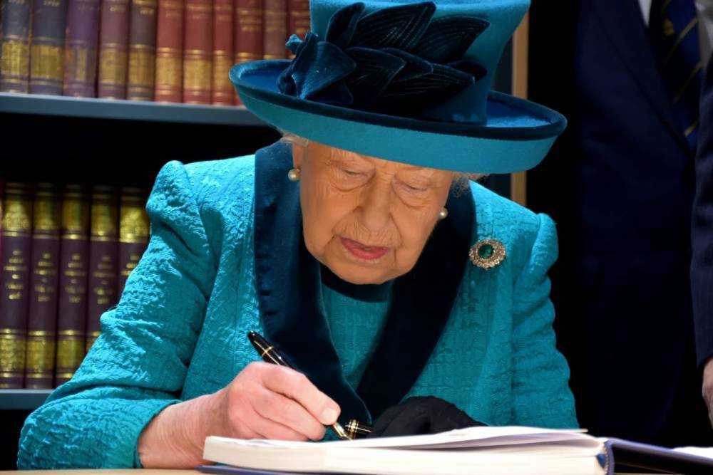королева Елизавета II (Ii) - «Мы добьёмся успеха»: Елизавета II сравнила коронавирс с уроками Второй мировой войны - gazeta.a42.ru - Англия