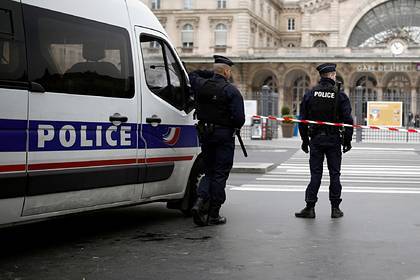 Во Франции мужчина заподозрил у себя коронавирус и напал на людей с ножом - lenta.ru - Франция - Судан