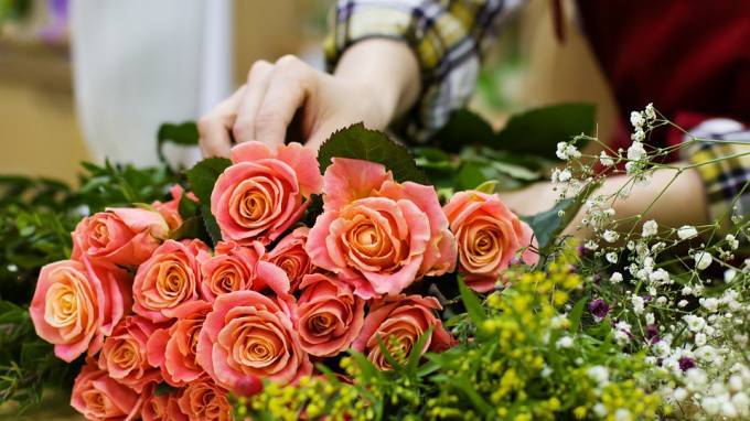В Петербурге наказали работающий в режиме самоизоляции магазин цветов - piter.tv - Санкт-Петербург
