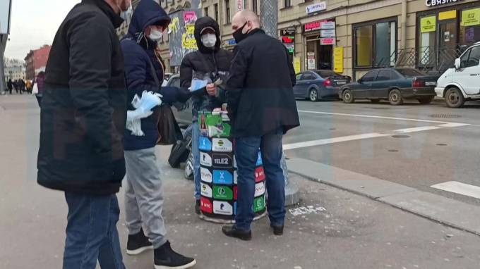 Видео: на Сенной продают маски за 1500 рублей - piter.tv - Санкт-Петербург
