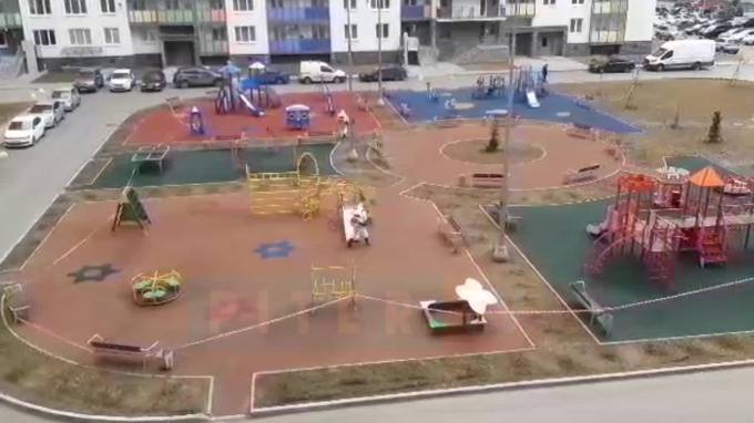В Мурино детские площадки обработали дезинфицирующими средствами - piter.tv