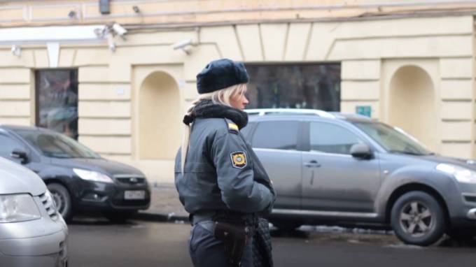 Полицейские проверили, как соблюдают самоизоляцию более 5000 петербуржцев - piter.tv - Санкт-Петербург - Ленобласть обл.