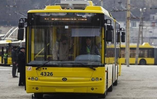 Во Львове общественный транспорт стал доступен только по спецпропускам - korrespondent.net - Львов
