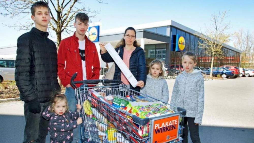 «Я не скупаю товары, у меня пятеро детей»: многодетную мать постоянно осуждают в магазинах - germania.one - Германия