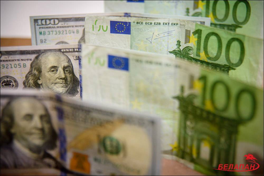 Доллар и евро падают на открытии торгов во вторник - naviny.by - Белоруссия
