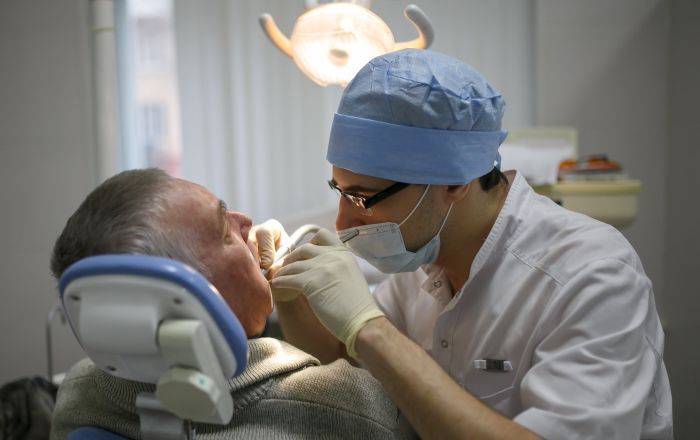 Проверка слуха: частные стоматологии отменяют записи из-за коронавируса? - sputnik.by - Белоруссия - Минск
