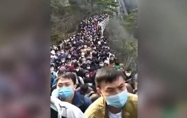 Тысячи китайцев после карантина застряли на горе - korrespondent.net