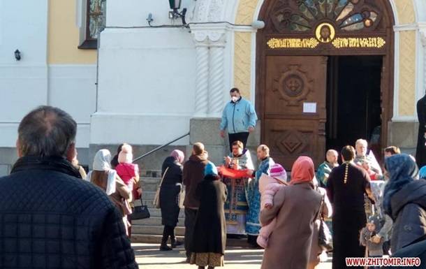 В Житомире священники причащали прихожан, несмотря на карантин - korrespondent.net - Житомир