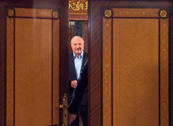 Александр Лукашенко - Лукашенко спросил «жрать что будем» у жалующихся на него в ВОЗ жителей - govoritmoskva.ru - Белоруссия