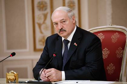 Александр Лукашенко - Лукашенко пригрозил распустить правительство из-за дефицита масок - lenta.ru - Белоруссия
