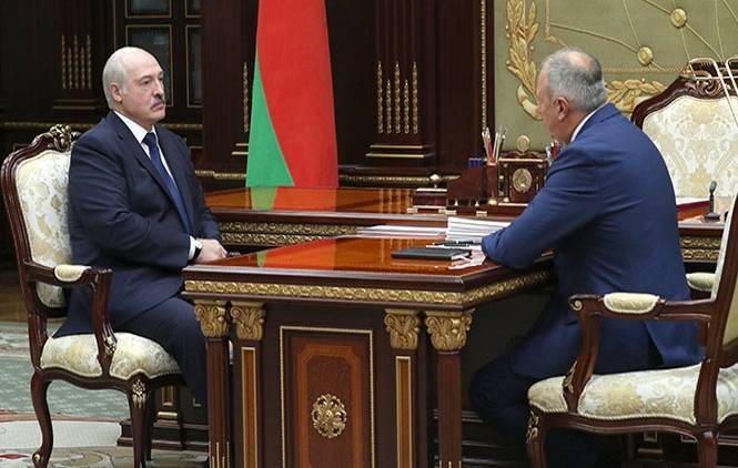 Александр Лукашенко - «Решить вопрос к понедельнику!» Лукашенко может уволить Румаса из-за дефицита защитных средств - naviny.by