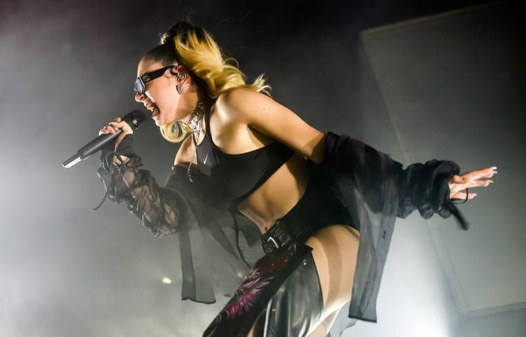 Певица Charli XCX заявила, что запишет новый альбом в самоизоляции - news.ru - Англия