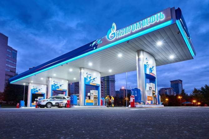 «Газпром нефть» безвозмездно обеспечит топливом медицинские и социальные службы в трех российских регионах - autostat.ru - Омская обл.