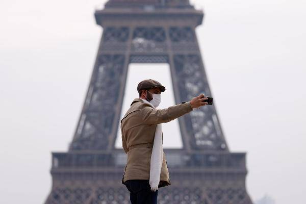 Столица Франции ужесточила карантин: парижанам выдадут многоразовые маски - eadaily.com - Франция - Париж