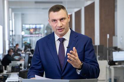 Виталий Кличко - Кличко прокомментировал скандал с переплывшим Днепр нарушителем карантина - lenta.ru - Киева