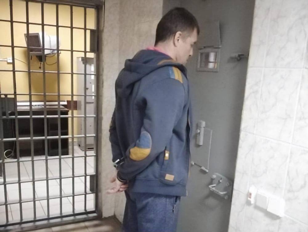 Суд отправил под домашний арест мужчину, который напал на журналистов ZIK в Гидропарке - gordonua.com - Украина - Киев