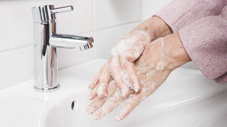 Как правильно мыть руки, чтобы не заболеть COVID-19. Инфографика ФАН - riafan.ru - Сша