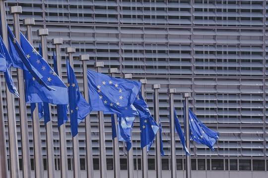 ЕС предоставит партнёрам 15 млрд евро на эффективную борьбу с COVID-19 - versia.ru - Евросоюз - деревня Ляйен
