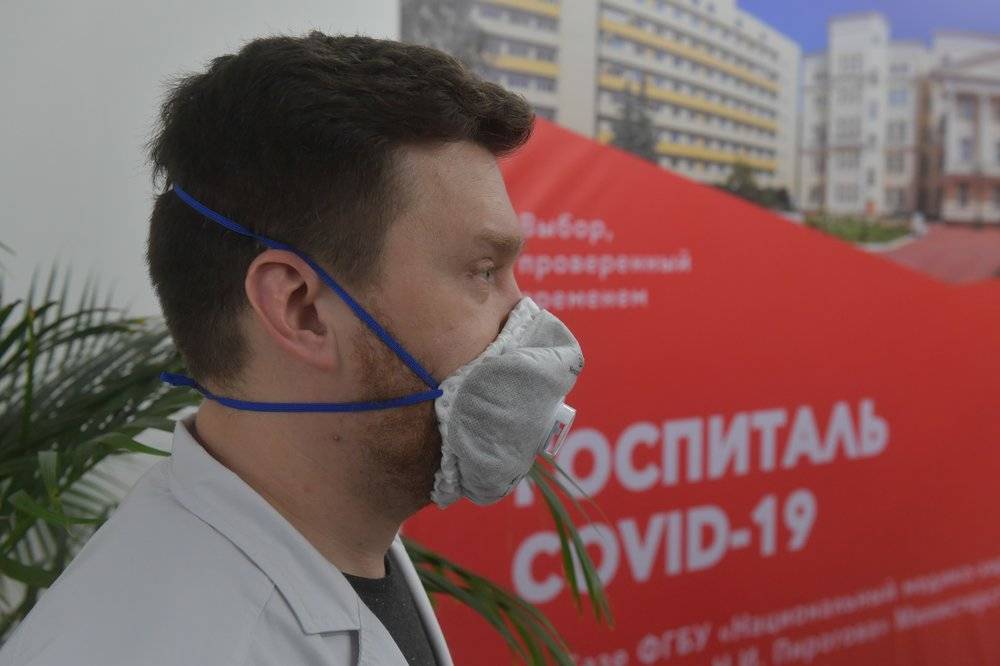 Владимир Путин - Денис Мантуров - Россия стала производить почти 1,6 миллиона медицинских масок в сутки - vm.ru - Россия