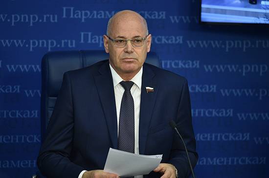 Владимир Круглый - Круглый призвал и дальше снимать бюрократические препоны, мешающие оперативно подбирать лекарства от коронавируса - pnp.ru