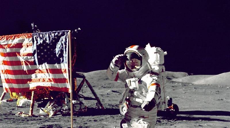 Дональд Трамп - Трамп подписал распоряжение, разрешающее США добывать ресурсы в космосе, в том числе – на Луне - usa.one - Сша