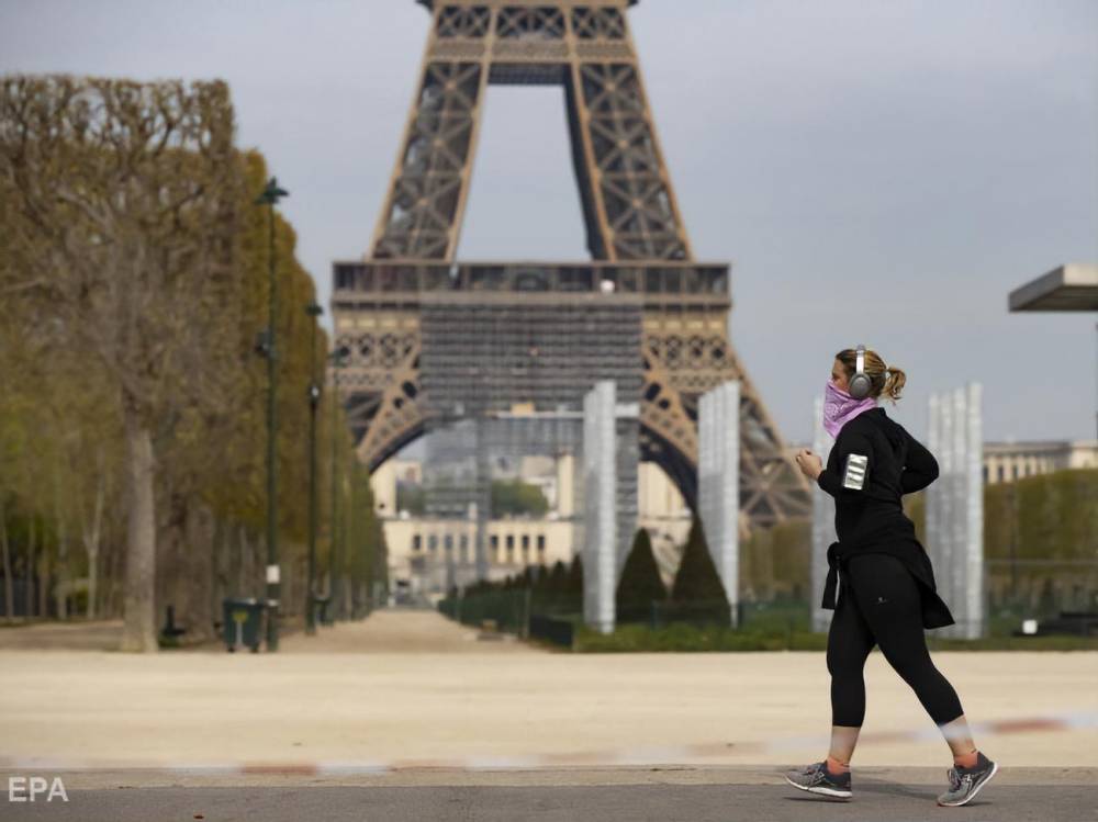 В Париже запретили заниматься спортом на улице в дневное время. Накануне во Франции было рекордное число жертв коронавируса - gordonua.com - Франция - Париж