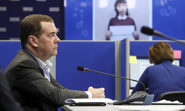 Дмитрий Медведев - «Единая Россия» будет оказывать помощь гражданам и медикам до тех пор, пока пандемия не пойдет на спад - bnkomi.ru - Россия
