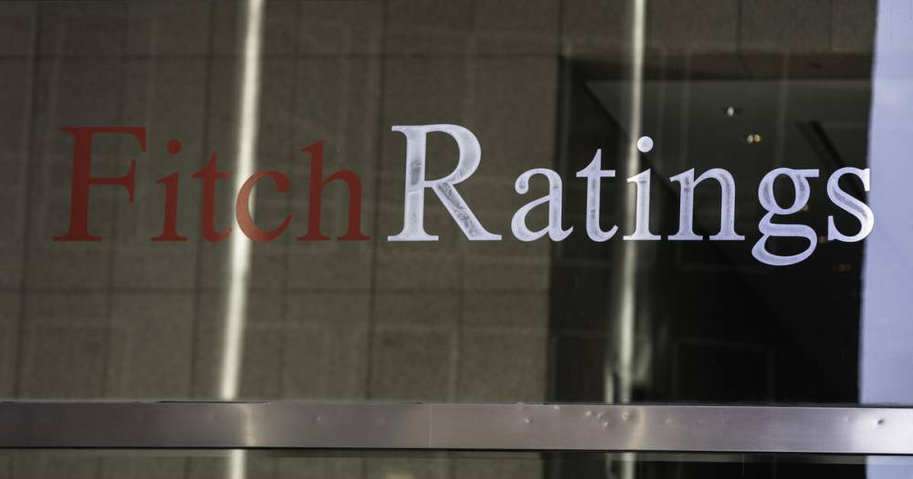 Эксперты Fitch ухудшили прогноз по рейтингам 15 российских банков - ren.tv