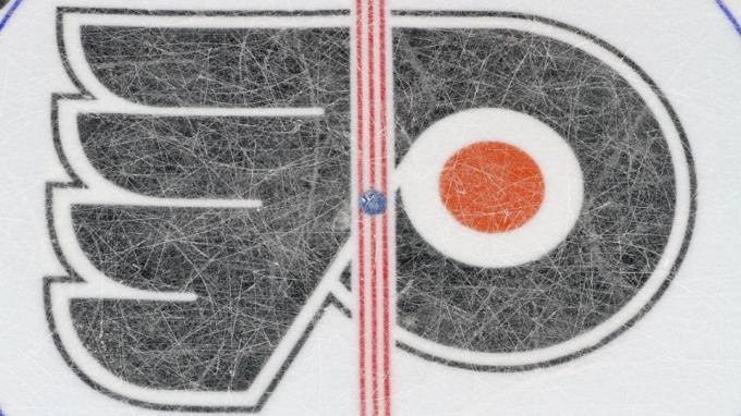 НХЛ может возобновить сезон в августе - piter.tv