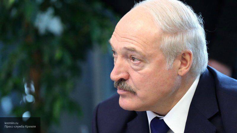 Александр Лукашенко - Лукашенко считает пьющих и курящих людей наиболее незащищенными перед COVID-19 - nation-news.ru - Белоруссия