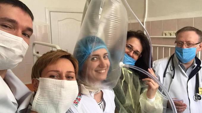Елизавета Шилова - На Украине решили спасать больных коронавирусом с помощью пакета на голове - piter.tv - Украина