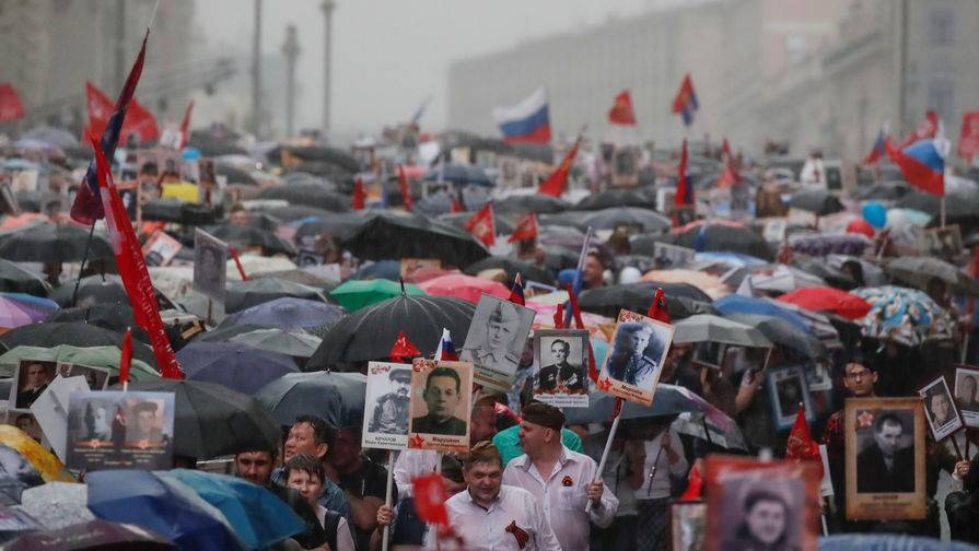 Авторы «Бессмертного полка» сочли опасным проведение шествия из-за коронавируса - gazeta.ru