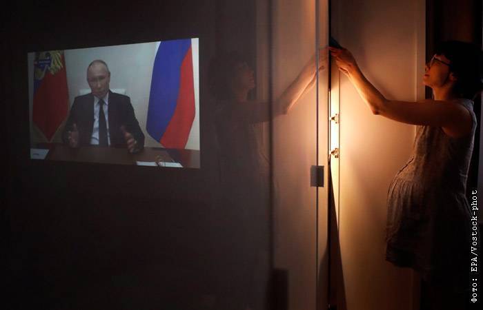 Владимир Путин - Путин призвал россиян выдержать испытания самоизоляции, так как "выбора сейчас нет" - interfax.ru - Россия - Москва