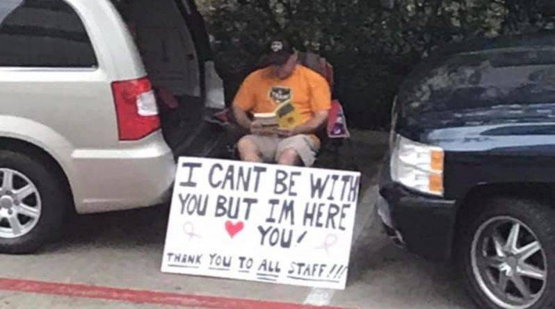 «Я пообещал быть с ней на каждом этапе пути»: муж встал на улице с плакатом, чтобы поддержать жену в ее борьбе с раком - usa.one - Сша - штат Техас